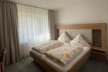 茅舍 Steinhägerquelle