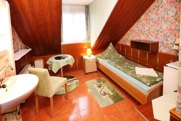 בית מלון כפרי Pension Klaer