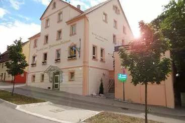 호텔 Restaurant Zum Goldenen Hahnen