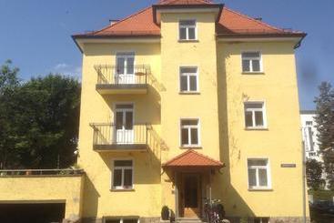 住宿加早餐  Achtzimmer