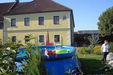 茅舍 Familienbauernhof Strassbauer