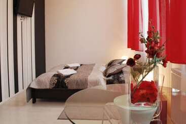 בית מלון כפרי Black & White