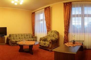 Hotelli Dwór Jur Gast