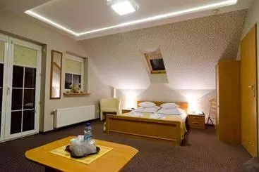 Hotell Ik Gościniec Pod Sosnami Drzonków