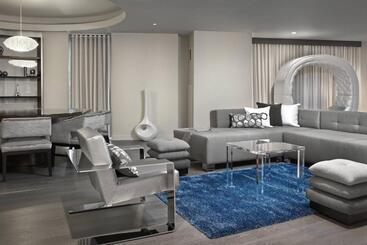 בית מלון כפרי Renaissance Edmonton Airport