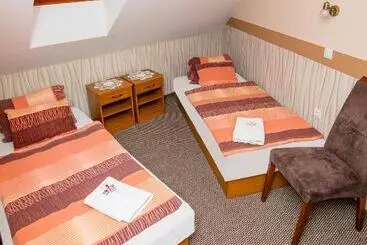 Hotel Tinódi Fogadó