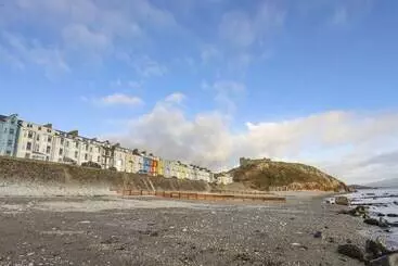 Mökkimajoitus Garreg Wen