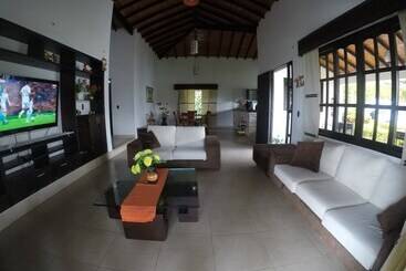 Hotel Mansion Del Lago Calima