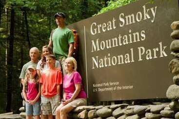 コテージ Mountain Dew   2 Bedrooms, 2 Baths, Sleeps 4 Cabin By Redawning