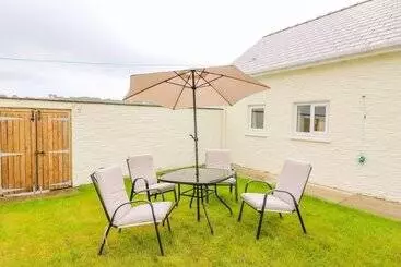 Mökkimajoitus Hen Brynbedw