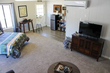 بنسيون High Sierra Hideout