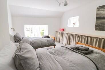 Whitehall Farm Cottage