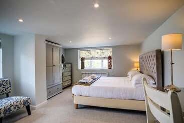 קוטג'' The Granary