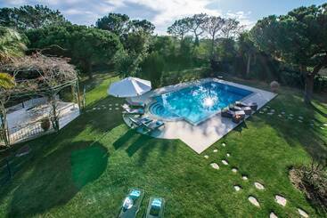 کلبه Villa In Quinta Do Lago Resort 1025
