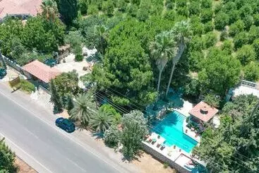 Hotel Dort Mevsim Evi