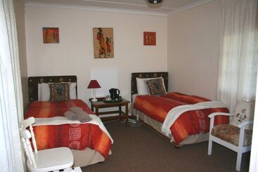 פנסיון Thatchings Guest House