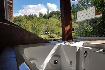 تختخواب و صبحانه Bambulodge