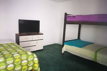 پانسیون Ponderosa Paracas Lodging