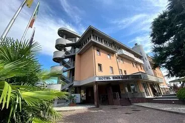 Hotel Embassy