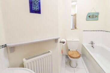 Cabane 12 West End Point