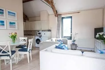 Corner Cottage