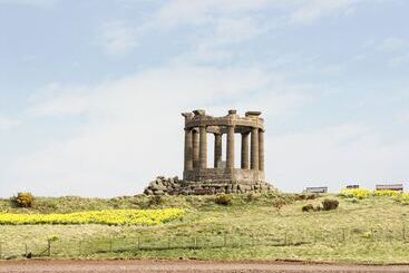 کلبه Dunnottar Woods House