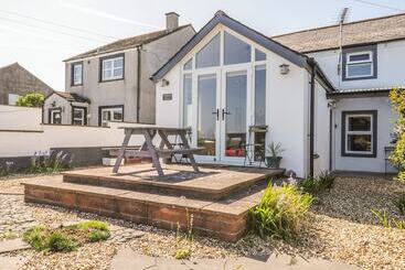 کلبه Marsh Villa