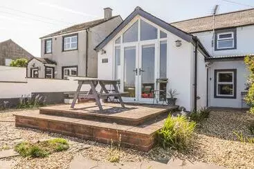 کلبه Marsh Villa