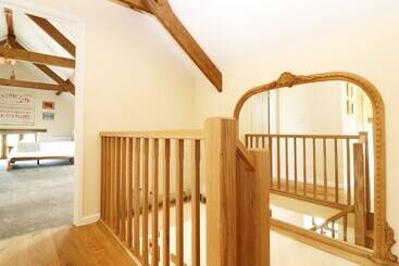 Сельский дом Swallows Barn