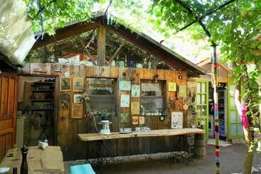 پانسیون Daphne House