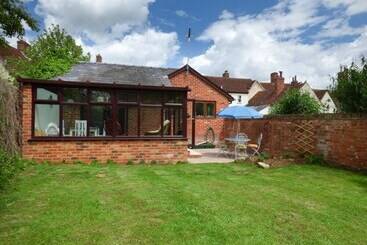 Dom wiejski 27 Swan Street