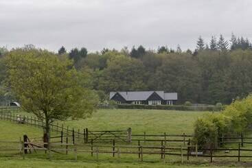 Сельский дом Farley Lodge