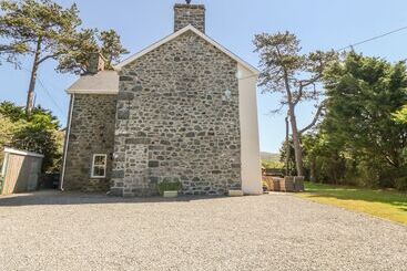 بيت ريفى Tyddyn Goronwy