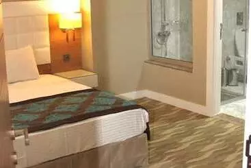 Hotel Grand Aras