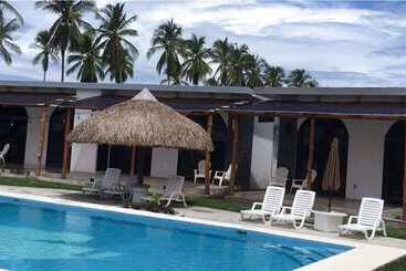 Hotel Show Pony Beach Resort