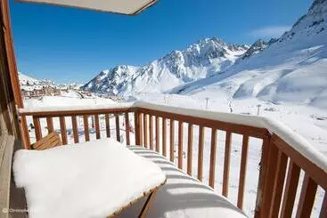 ホテル Hôtel Restaurant La Mandia