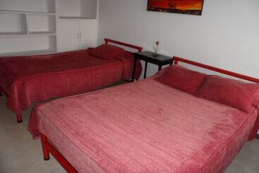 هتل Hostal Tu Casa