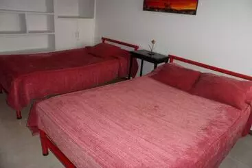 هتل Hostal Tu Casa