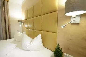 Land Gut Hotel Zum Löwen Garni