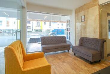 Hotelli Collection O 50322 Zeal College Chowk