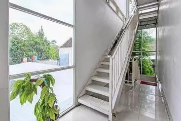 هتل D'helomi By Oyo Rooms