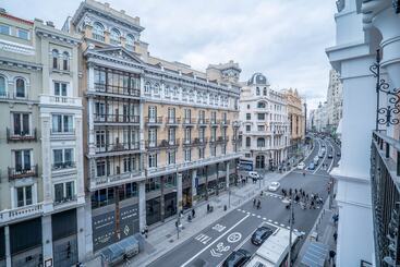 هتل آپارتمان Smartrental Collection Gran Via Capital