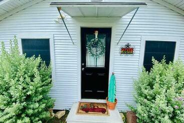 Turista apartmanok 8th St. Cowboy Haus I Biker Friendly I River