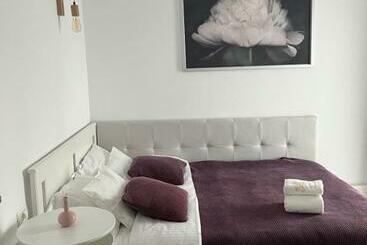 Жильё для туристов Alma Apartments