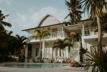 בית מלון כפרי La Isla Bonita Gili Air