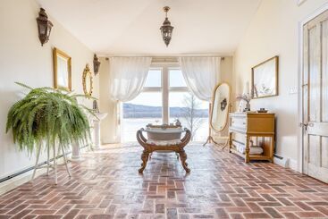 דירות לתיירים River House By Avantstay Historic Secluded Estate On The Hudson River W Pool Sleeps 24