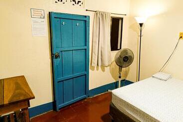 ユースホステル Hostal El Rio