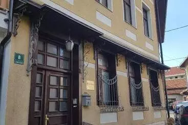 هتل Ada Apartments