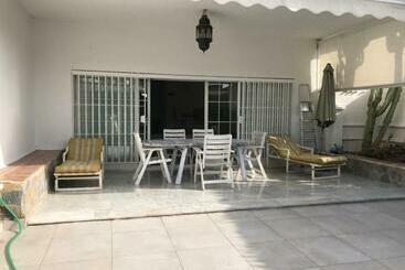 ツーリストアパートメント Chalet Familiar En Urbanización Maravillosa Guadalmina