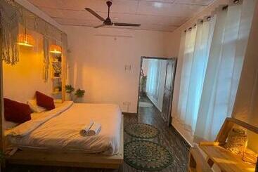 ベッドアンドブレックファースト Taroh Darnoo